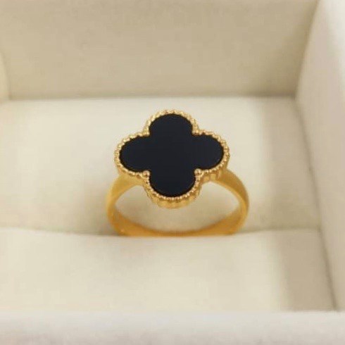 Four leaf clover black ring