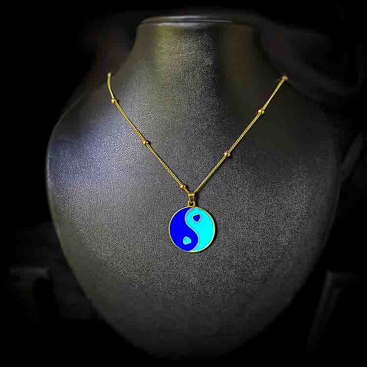 Peace symbol style neck chain