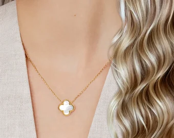 Four leaf clover white pendant necklace